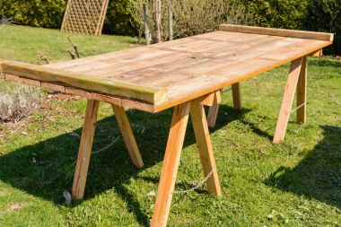 Yatağın başına yükseltmek