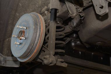 Bir araba fren davul