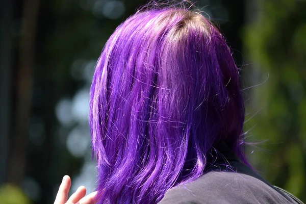 Young person with purple hair — Stock Photo, Image