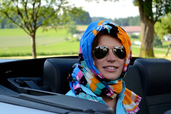 Young woman in convertible — Stock Photo, Image