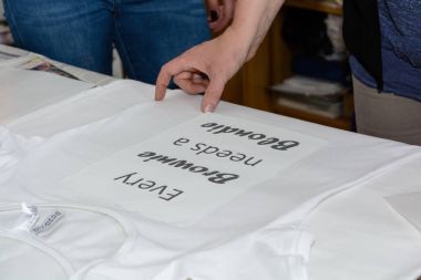 T-shirt üzerine baskı hazırlamak