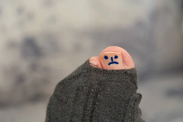 Triste smiley en dedo del pie — Foto de Stock