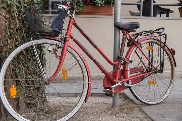 Bicycle locked with lock - close-up — Stock Photo, Image