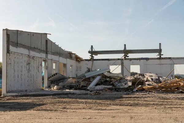 Demolition of a company hall - demolition — Stock Photo, Image