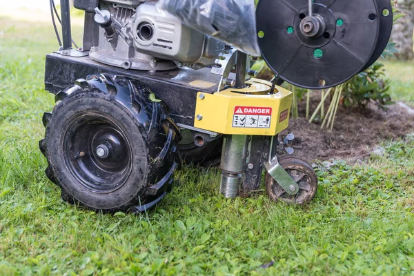 Kabel Mesin Untuk Pemotong Rumput Robotik Batas Pembatasan Kawat — Stok Foto