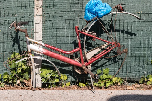 Vieja Bicicleta Oxidada Robada Inútil Inútil Debido Robo — Foto de Stock