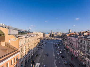 Nevsky İş Merkezi, Vosstaniya Meydanı, Stockman, Nevsky Bulvarı metro istasyonu, Moskova tren istasyonu, trafik, kahraman şehir Leningrad 'a dikilitaş, cephe