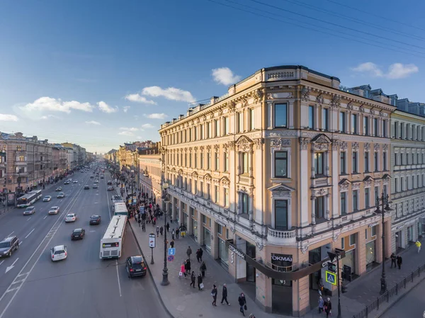 Nevsky İş Merkezi, Vosstaniya Meydanı, Stockman, Nevsky Bulvarı metro istasyonu, Moskova tren istasyonu, trafik, kahraman şehir Leningrad 'a dikilitaş, cephe