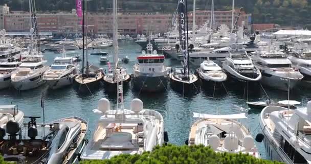 Monaco, Monte-Carlo, 27.09.2017: Grootste tentoonstelling jacht Toon — Stockvideo