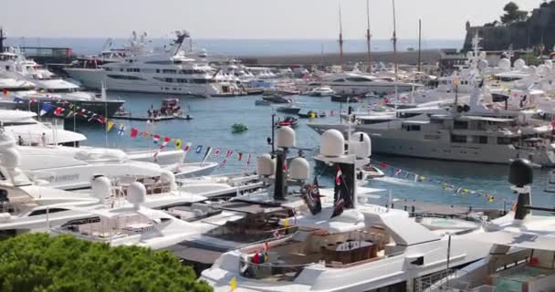 Monaco, Monte-Carlo, 27.09.2017: Největší výstava yacht show — Stock video