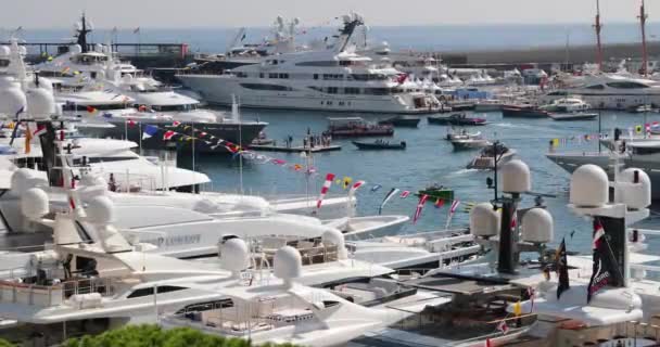 Monaco, Monte-Carlo, 27.09.2017: Maior exposição de iates — Vídeo de Stock