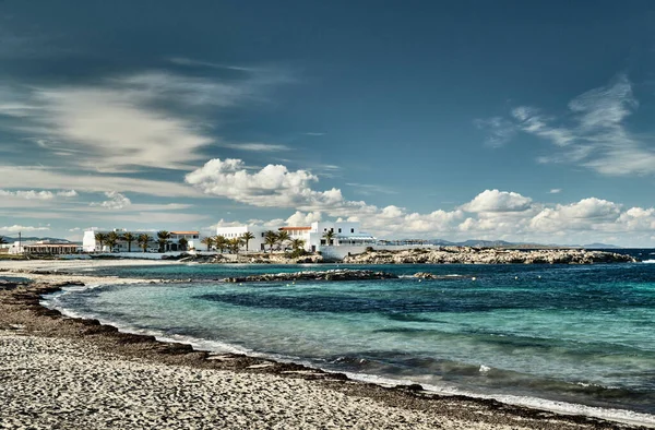 The Landscape of the balearic sea and Improbable beauty bay, azure water, sky with clouds, lonely buildings is on background, beach without people — Stock Photo, Image