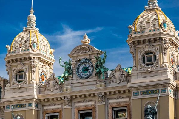 Monaco, Monte-Carlo, 02 October 2019: The Casino Monte Carlo, facade of building, monument mirror in front casino, blue sky, sunshine day — 스톡 사진