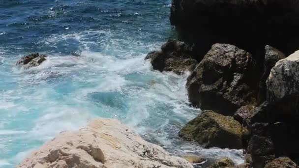 Waves break about the rocky coast of the azure coast, splashes, clear water, azure water, famous place