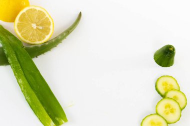 Taze aloe vera limonu ve hindistan cevizi yağı cilt bakımı