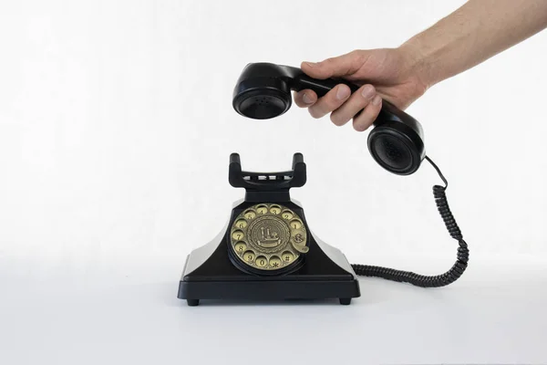 孤立地拿起电话黑色旋转电话白色孤立的背景 — 图库照片