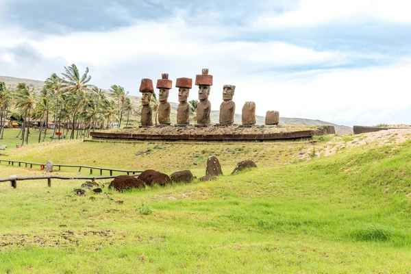 Ahu Nau Nau Βρίσκεται Περίπου 150 Μέτρα Στην Ενδοχώρα Από — Φωτογραφία Αρχείου