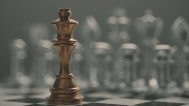 Bakır kral, demir satranç takımına karşı. Satranç figürleri konsepti 3 boyutlu illüstrasyon