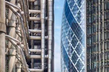 üç uzun boylu gökdelenler