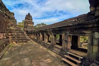 Angkor Wat karmaşık tapınakta Baphuon görünümüdür popüler turistik, Angkor Wat Archaeological Park içinde Siem Reap, Kamboçya UNESCO Dünya Miras Listesi