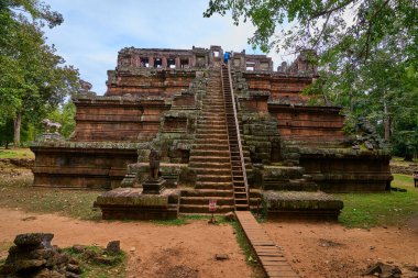 Angkor Thom kompleksindeki Prasat Phimeanakas tapınağı, Siem Reap 'teki Angkor Wat Arkeoloji Parkı, Kamboçya Unesco Dünya Mirası Alanı