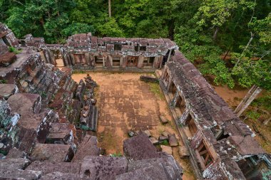 Angkor Thom kompleksindeki Prasat Phimeanakas tapınağı, Siem Reap 'teki Angkor Wat Arkeoloji Parkı, Kamboçya Unesco Dünya Mirası Alanı