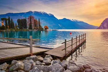 Riva del Garda 'da güzel ve renkli bir sonbahar, Garda gölü surr