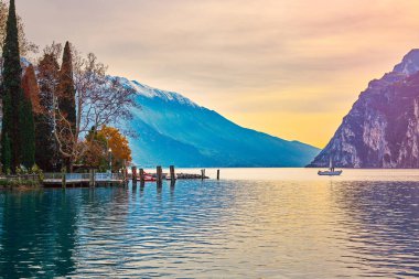 Riva del Garda 'da güzel ve renkli bir sonbahar, Garda gölü surr