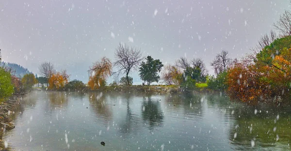 Vista Del Hermoso Lago Garda Rodeado Montañas Ciudad Riva Del — Foto de Stock