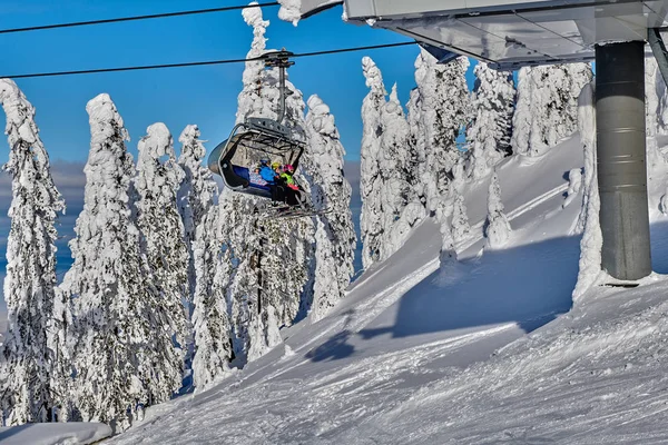 Poiana Brasov Romania January 2019 Skiers Ski Lift Skiers Slope — Stock Photo, Image