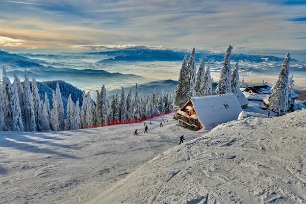 Wooden Chalets Spectacular Ski Slopes Carpathians Poiana Brasov Ski Resort — Stock Photo, Image