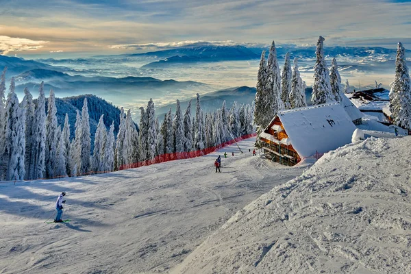Wooden Chalets Spectacular Ski Slopes Carpathians Poiana Brasov Ski Resort — Stock Photo, Image