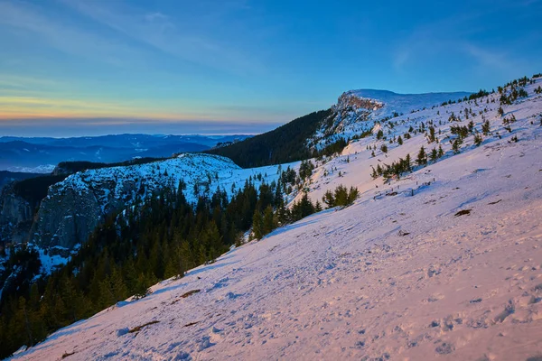 シールー山脈国立公園からの景色冬の季節の日没 シールー山脈の日没 — ストック写真