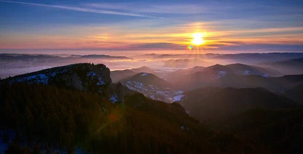 Krajina Národního Parku Ceahlu Při Západu Slunce Zimní Sezóně Západ — Stock fotografie