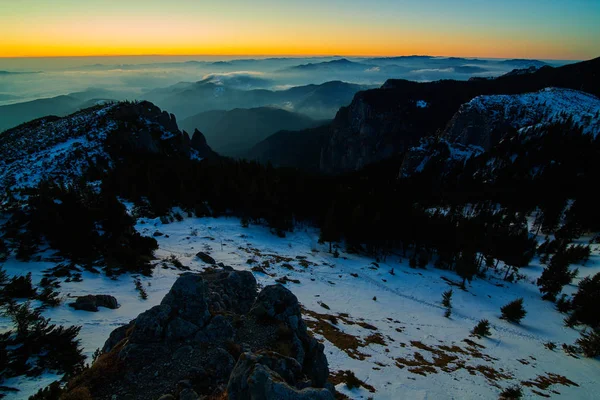 Luftaufnahme Vom Ceahlu Mountains Nationalpark Bei Sonnenuntergang Der Wintersaison Sonnenuntergang — Stockfoto