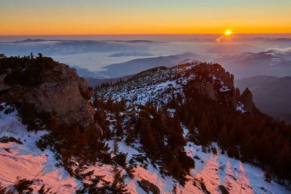 Letecký Pohled Krajinu Národního Parku Ceahlu Při Západu Slunce Zimním — Stock fotografie