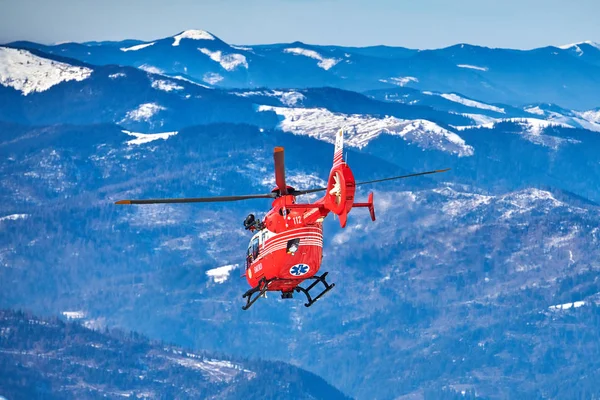 Ceaahlau Rumania Febrero 2019 Helicóptero Smurd Misión Cima Las Montañas — Foto de Stock