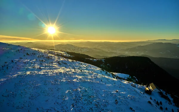 Flygfoto Landskapsutsikt Från Ceahlu Bergen Nationalpark Vid Soluppgång Med Dimma — Stockfoto