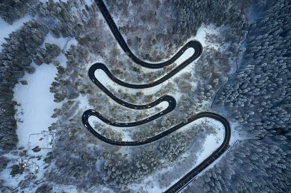 Vista Aérea Dron Una Serpentina Predeal Carretera Montaña Whit Bosque — Foto de Stock
