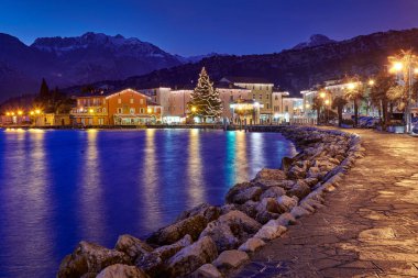 Riva del Garda, Lago di Garda, İtalya - 10 Aralık 2019: Noel