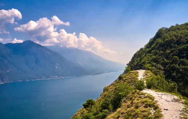 Panoramiczny Widok Piękne Jezioro Garda Riva Del Garda Miasta Okresie — Zdjęcie stockowe