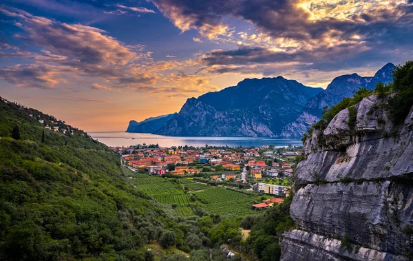 Panorama Torbole Una Piccola Città Sul Lago Garda Italia Europa — Foto Stock