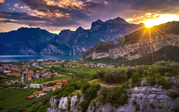 Panorama Torbole Uma Pequena Cidade Lago Garda Itália Europa Belo — Fotografia de Stock