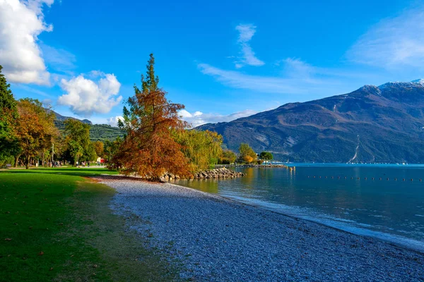 Beautiful Colorful Autumn Riva Del Garda Garda Lake Surrounded Mountains — Stock Photo, Image