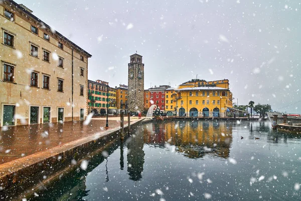 Utsikt Över Den Vackra Gardasjön Omgiven Berg Riva Del Garda — Stockfoto