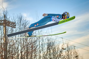 Rasnov, Romanya - 24-26 Ocak 2020: Romanya 'nın Rasnov kentinde düzenlenen Bayanlar Fis Dünya Kayak Şampiyonası' nı kazanmak için bilinmeyen atlamacı yarışıyor