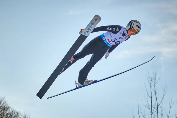 Rasnov Romênia Janeiro 2020 Desconhecido Jumper Esqui Compacta Para Ganhar — Fotografia de Stock