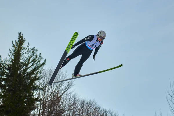 Rasnov Romênia Janeiro 2020 Desconhecido Jumper Esqui Compacta Para Ganhar — Fotografia de Stock