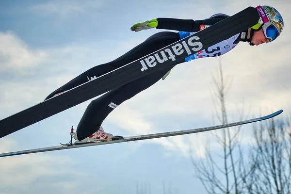 Rasnov Romênia Janeiro 2020 Desconhecido Jumper Esqui Compacta Para Ganhar — Fotografia de Stock