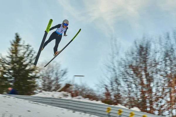 Rasnov Romênia Janeiro 2020 Desconhecido Jumper Esqui Compacta Para Ganhar — Fotografia de Stock